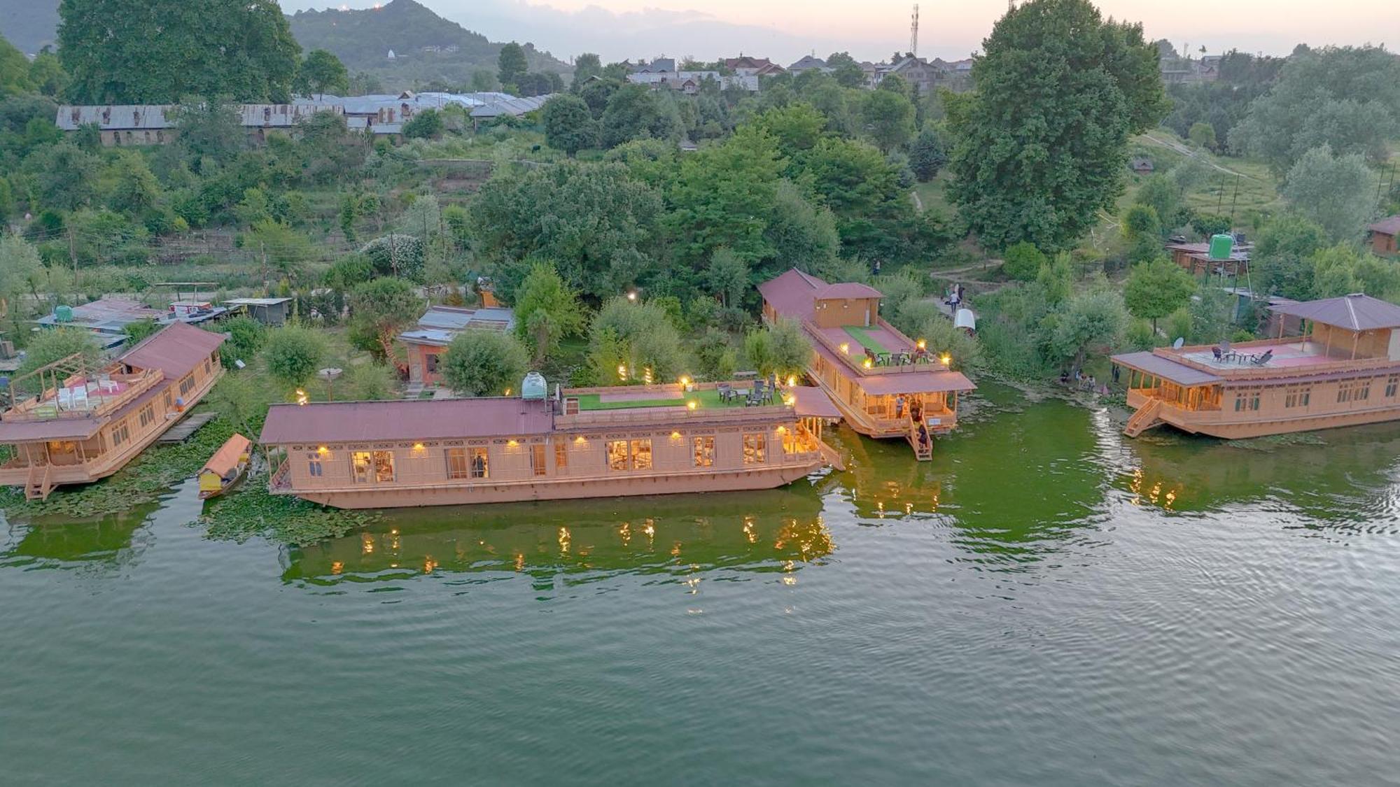 فندق بيكوك هاوسبوتس Srīnagar المظهر الخارجي الصورة
