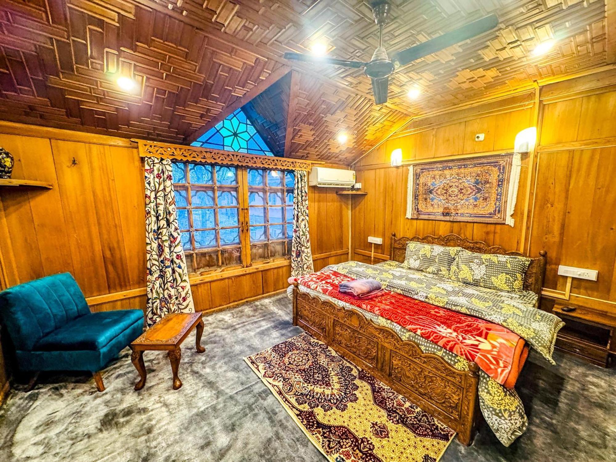 فندق بيكوك هاوسبوتس Srīnagar المظهر الخارجي الصورة