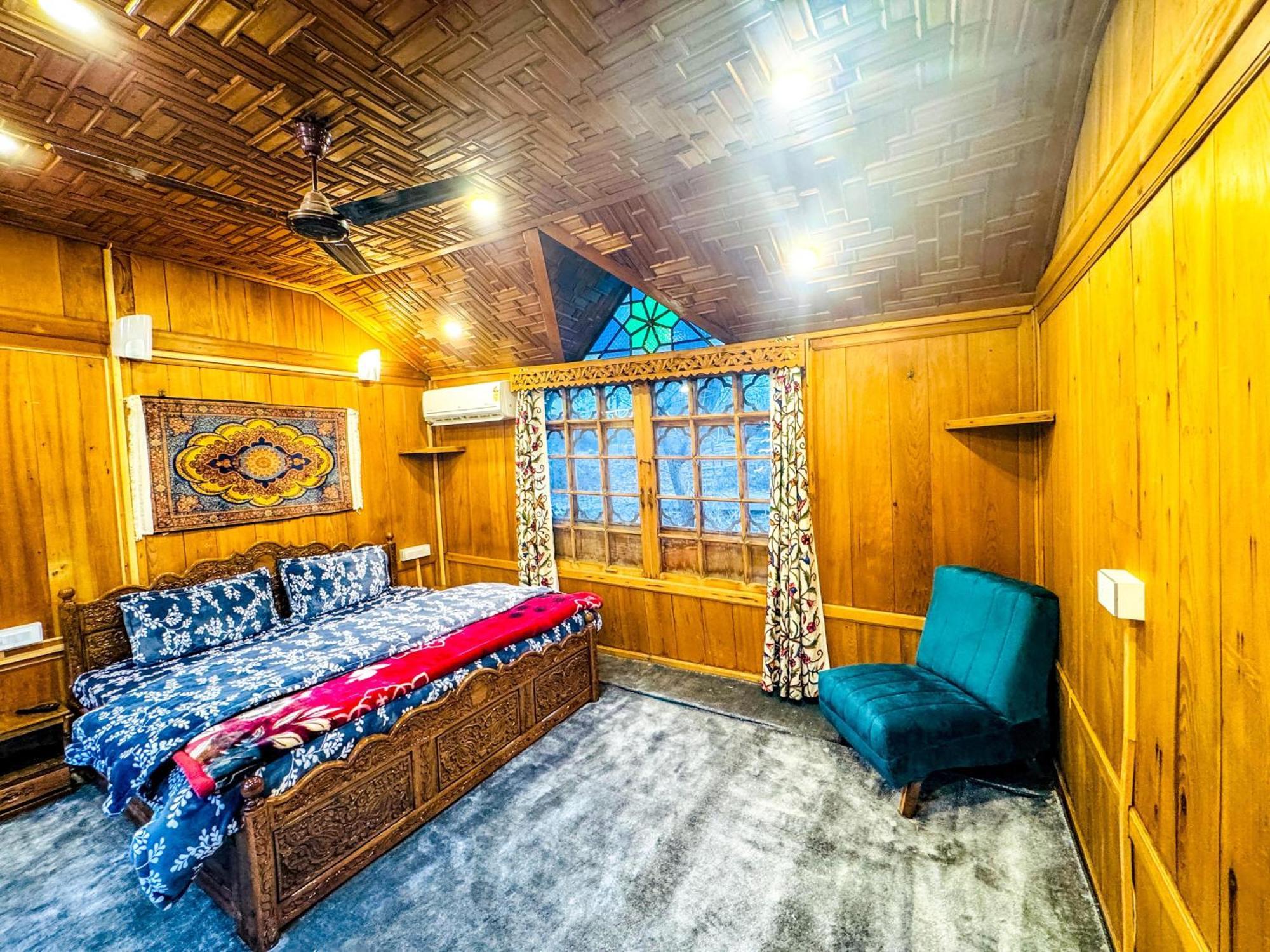 فندق بيكوك هاوسبوتس Srīnagar المظهر الخارجي الصورة