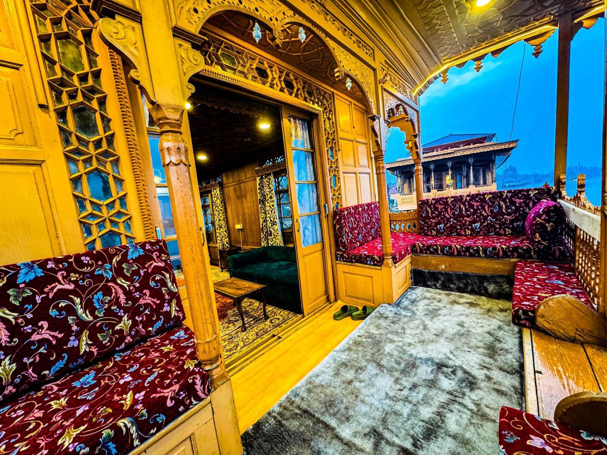 فندق بيكوك هاوسبوتس Srīnagar المظهر الخارجي الصورة