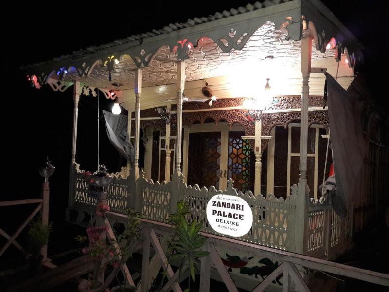 فندق بيكوك هاوسبوتس Srīnagar المظهر الخارجي الصورة