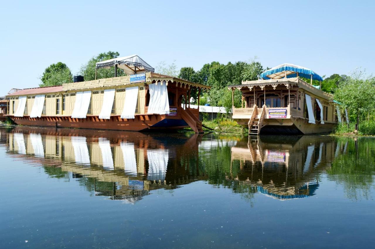 فندق بيكوك هاوسبوتس Srīnagar المظهر الخارجي الصورة