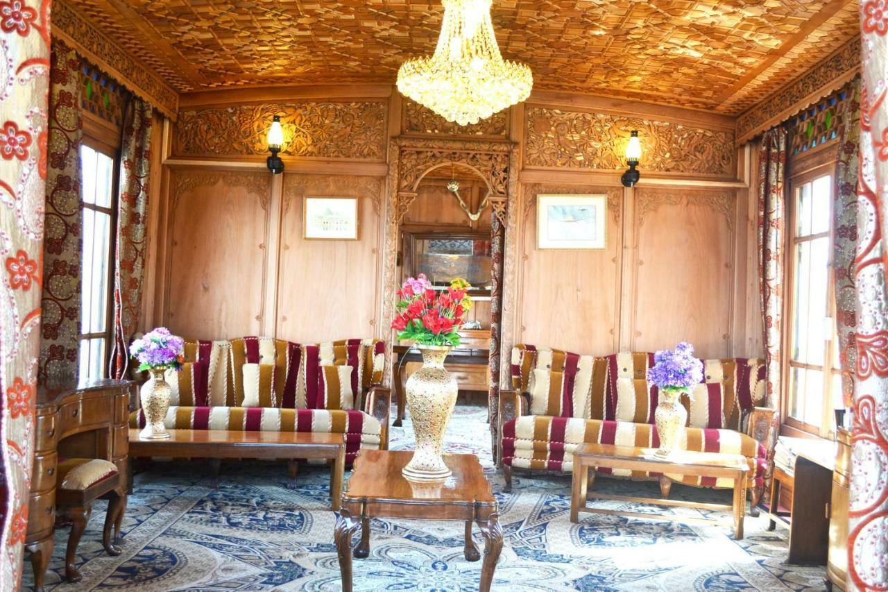 فندق بيكوك هاوسبوتس Srīnagar المظهر الخارجي الصورة