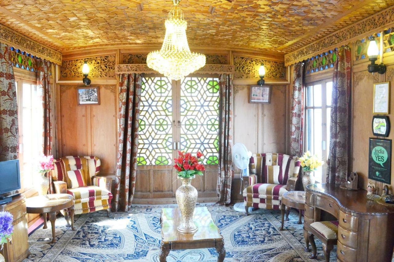 فندق بيكوك هاوسبوتس Srīnagar المظهر الخارجي الصورة