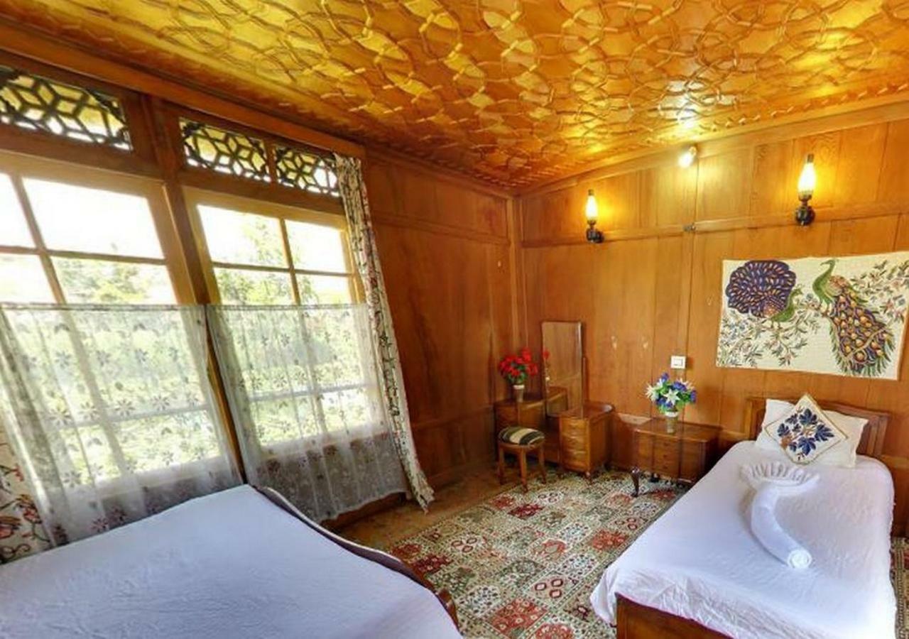 فندق بيكوك هاوسبوتس Srīnagar المظهر الخارجي الصورة