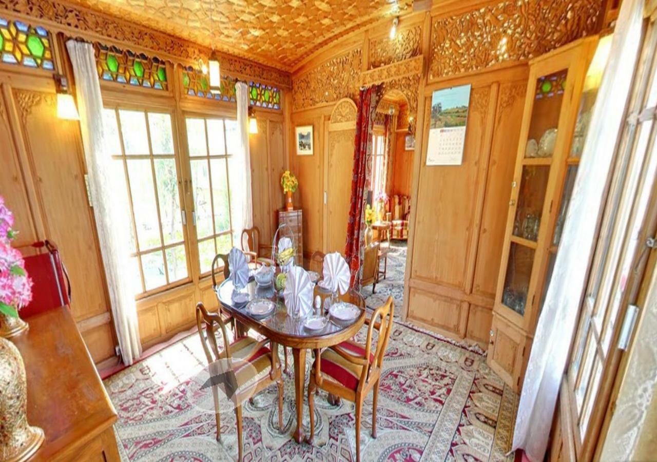 فندق بيكوك هاوسبوتس Srīnagar المظهر الخارجي الصورة