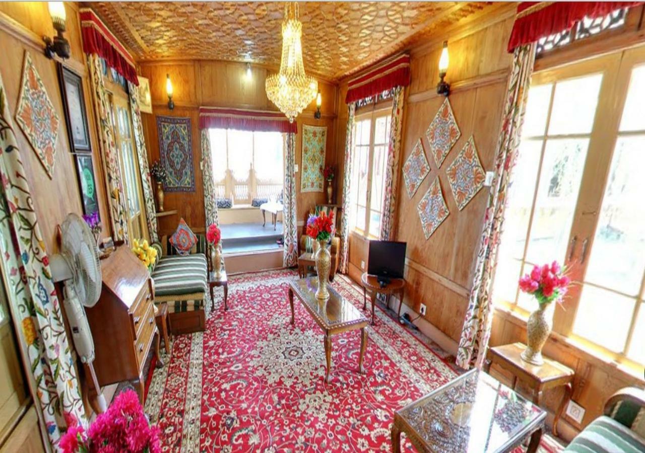فندق بيكوك هاوسبوتس Srīnagar المظهر الخارجي الصورة