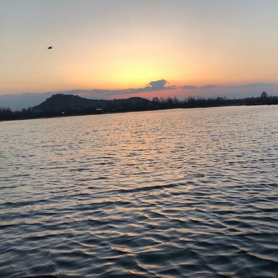 فندق بيكوك هاوسبوتس Srīnagar المظهر الخارجي الصورة